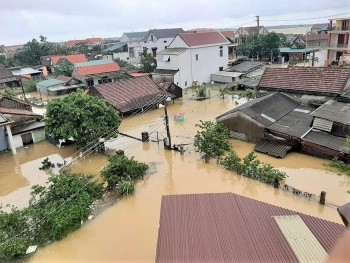 Quảng Bình: Mưa to khiến giao thông bị chia cắt, nhiều hồ chứa có nguy cơ mất an toàn