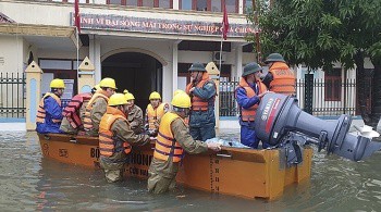 Hà Tĩnh: Trên 12.000 khách hàng chưa được cấp điện trở lại sau mưa lũ