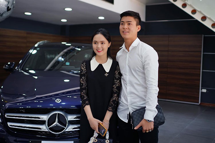 Tiêu dùng & Dư luận - Bóc giá xế hộp Mercedes-Benz GLC 300 Duy Mạnh mua trước khi cưới vợ (Hình 2).