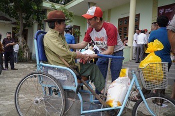 Doanh nghiệp tiếp tục “chia lửa” cùng miền Trung chống bão