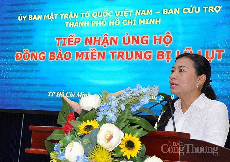 Đợt 3, EVNHCMC ủng hộ đồng bào miền Trung 500 triệu đồng