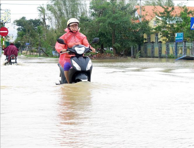 so tan 800 ho dan ra khoi vung bi anh huong boi nuoc lu dang cao