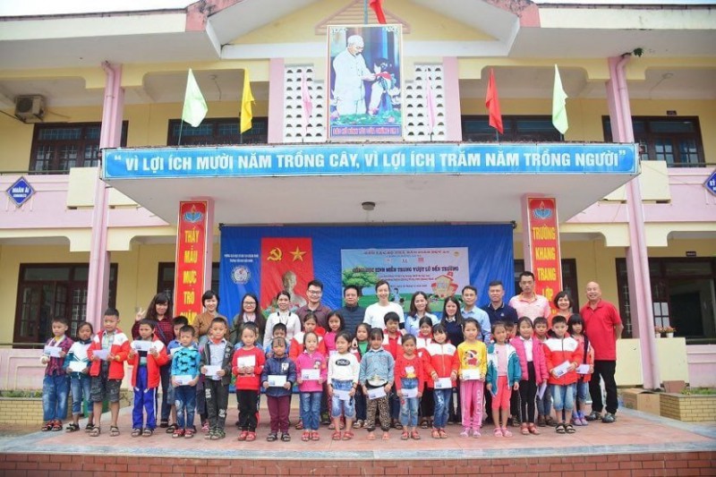 Giáo dục - Cánh hạc yêu thương “Đồng hành cùng học sinh vượt lũ đến trường” (Hình 4).