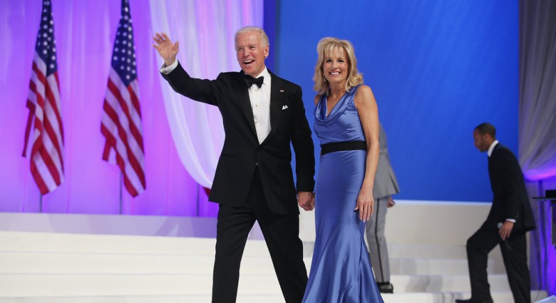 Ba Jill Biden thich mac do thanh lich anh 1