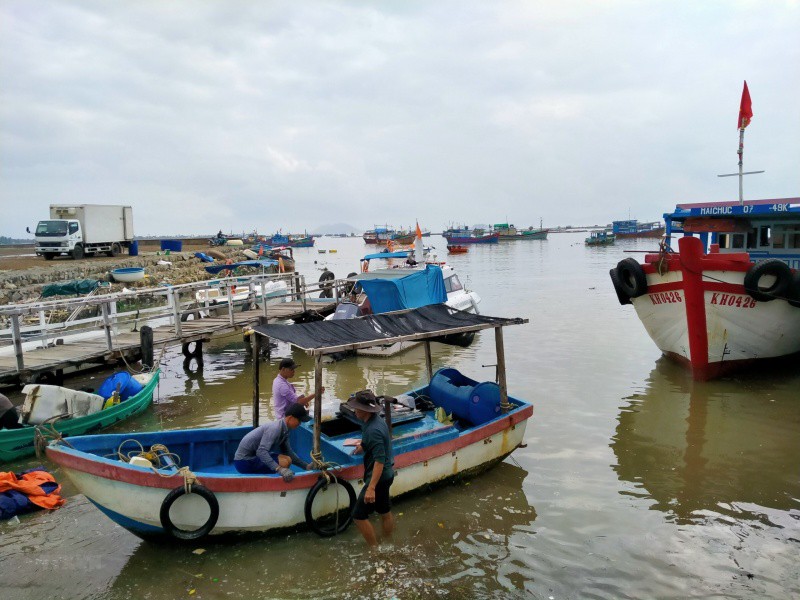 bao so 13 du bao di vao dat lien tu ha tinh den thua thien hue