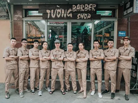 Tường Barber: Chuyên tâm đào tạo và cắt tóc miễn phí cho người dân