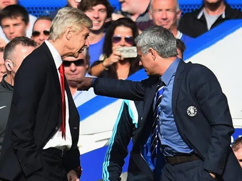 Wenger khẩu chiến với Mourinho