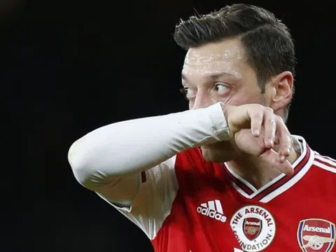 Ozil sa sút vì vấn đề hậu trường