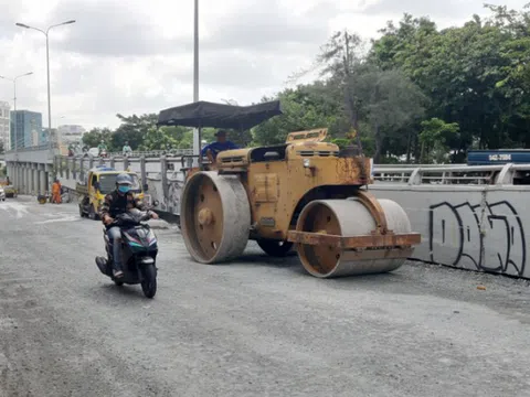 TP.HCM cấm xe qua cầu vượt Nguyễn Hữu Cảnh và hầm Thủ Thiêm