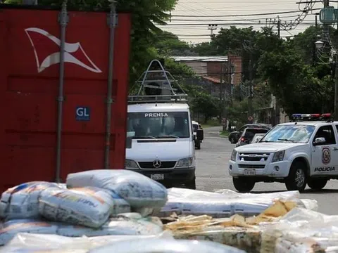 Phát hiện nhiều thi thể bị phân hủy trong container ở Paraguay