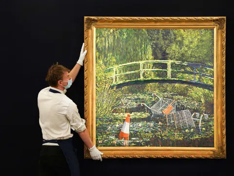 Tranh 'nhại' Monet của Banksy được bán với giá gần 10 triệu USD