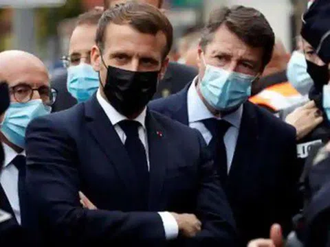 Tổng thống Macron lên tiếng về vụ phụ nữ bị chặt đầu ở Pháp