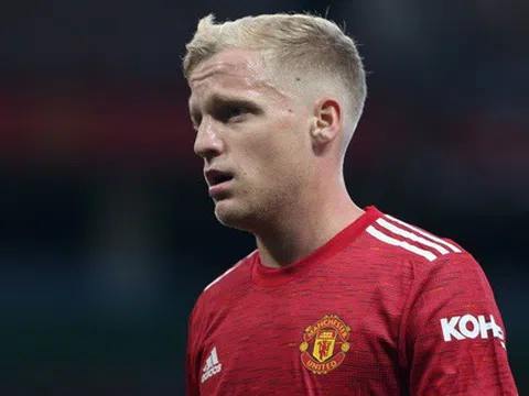 Van de Beek đối diện những ngày khó khăn khi chọn MU