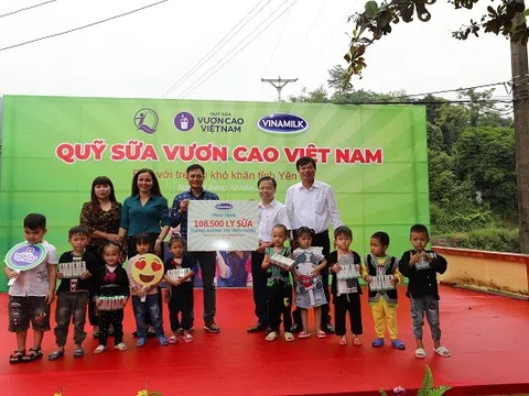 Quỹ sữa Vươn cao Việt Nam và Vinamilk đến với trẻ em khó khăn vùng cao Yên Bái