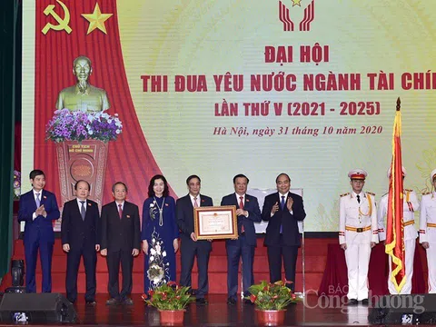 Ngành Tài chính tôn vinh các gương thi đua điển hình