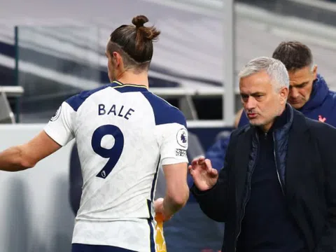 HLV Mourinho không ngại công kích Real Madrid khi Gareth Bale ghi bàn cho Tottenham