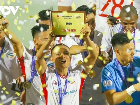 V-League: Trọng Hoàng thiết lập cột mốc siêu khủng, đàn em trầm trồ thán phục