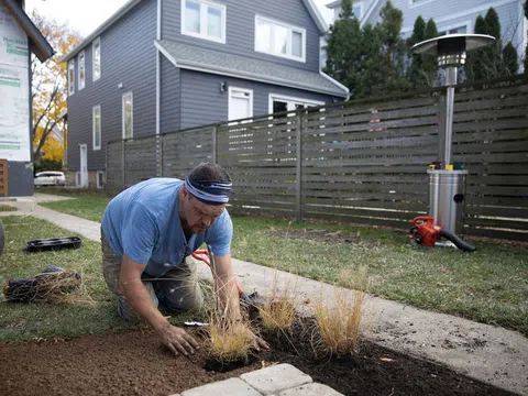 Người dân Chicago cải tạo sân sau nhà để dễ "hòa nhập xã hội"