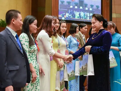 Chủ tịch Quốc hội Nguyễn Thị Kim Ngân: Đừng thấy sai sót nào đó chưa được để đánh giá, phủ nhận công lao của nhà giáo