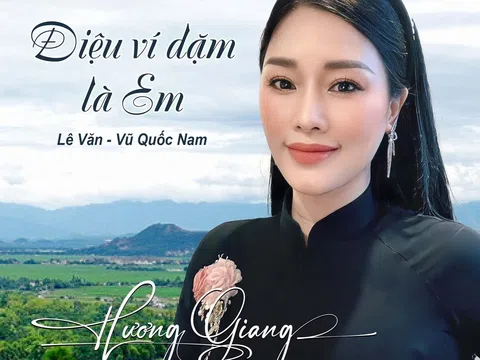 NSƯT Hương Giang thể hiện những ca khúc đi cùng năm tháng