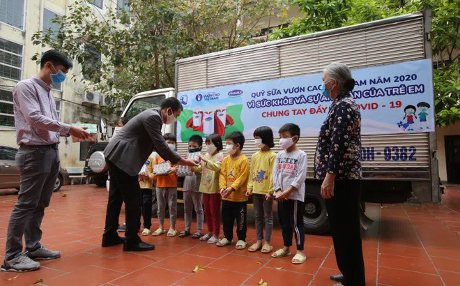 “Để mọi trẻ em được uống sữa mỗi ngày” và hành trình xuyên mùa dịch của Quỹ sữa vươn cao Việt Nam năm thứ 13